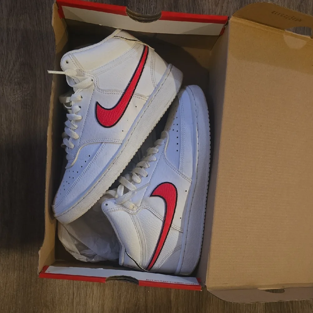 Nike - Picture 1 of 3